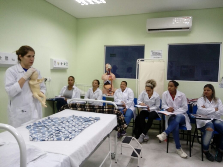 Aula prática da disciplina de Materno Infantil 