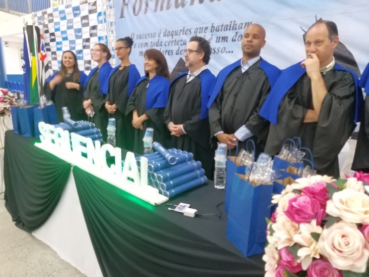 Formatura Festiva  dos Cursos: Técnicos em Administração, Estética, Farmácia, Radiologia e Segurança do Trabalho