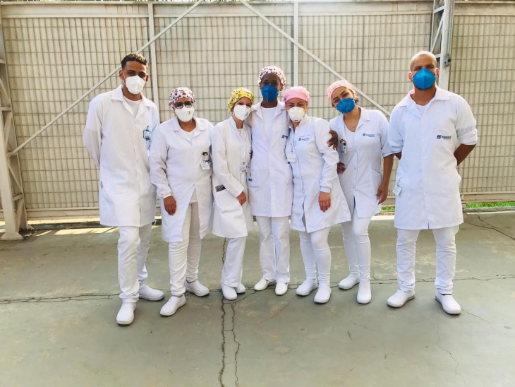 Equipe multidisciplinar da AMA/UBS Castro Alves na realização de testes rápidos de COVID